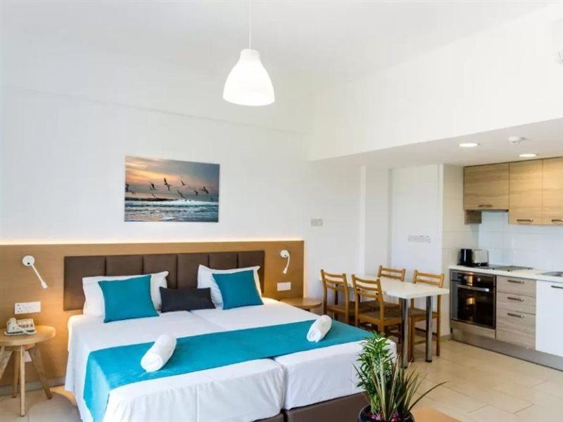 Helios 2 Apartment Paphos Exterior photo