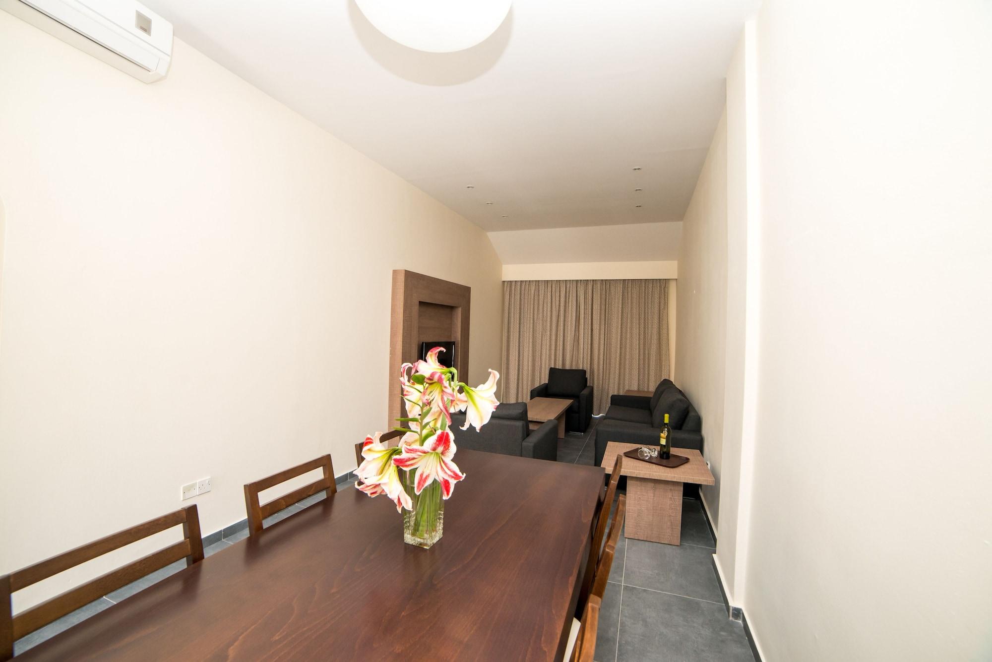 Helios 2 Apartment Paphos Exterior photo