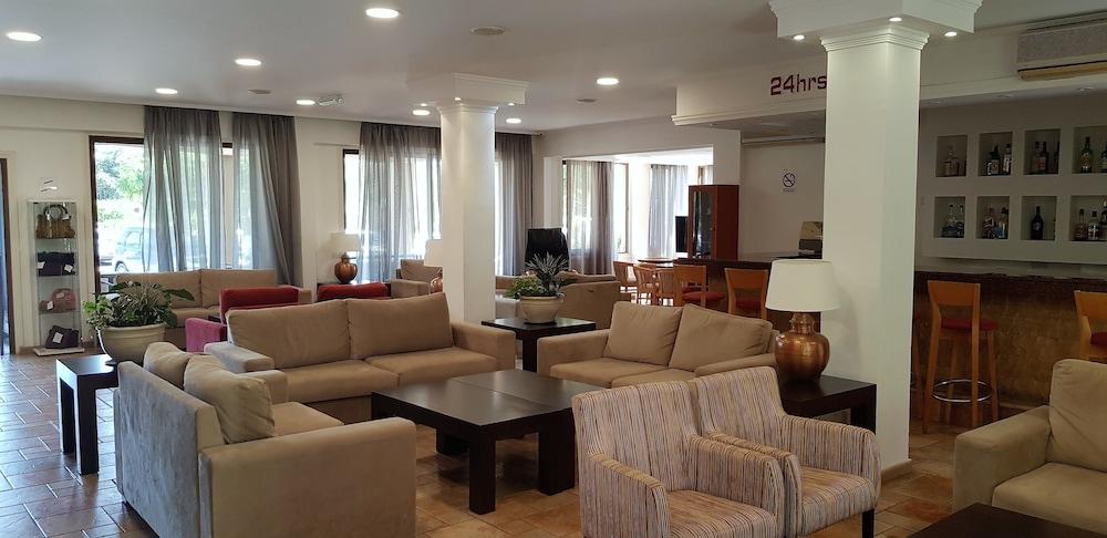 Helios 2 Apartment Paphos Exterior photo