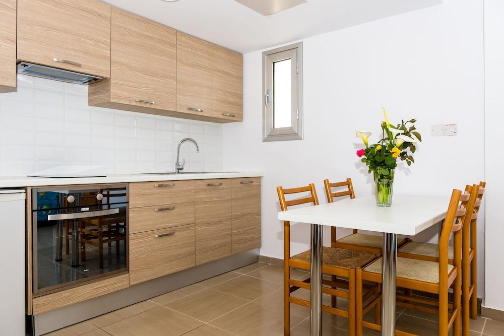Helios 2 Apartment Paphos Exterior photo