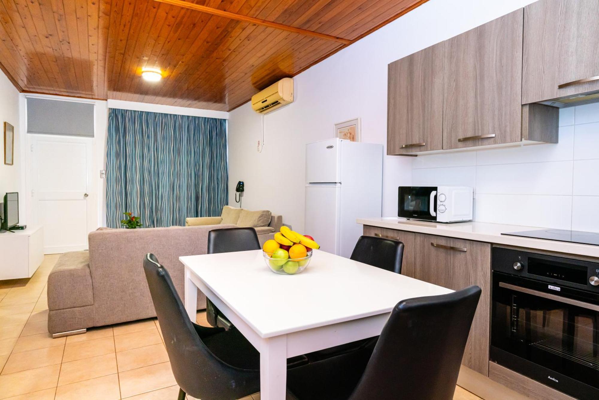 Helios 2 Apartment Paphos Exterior photo