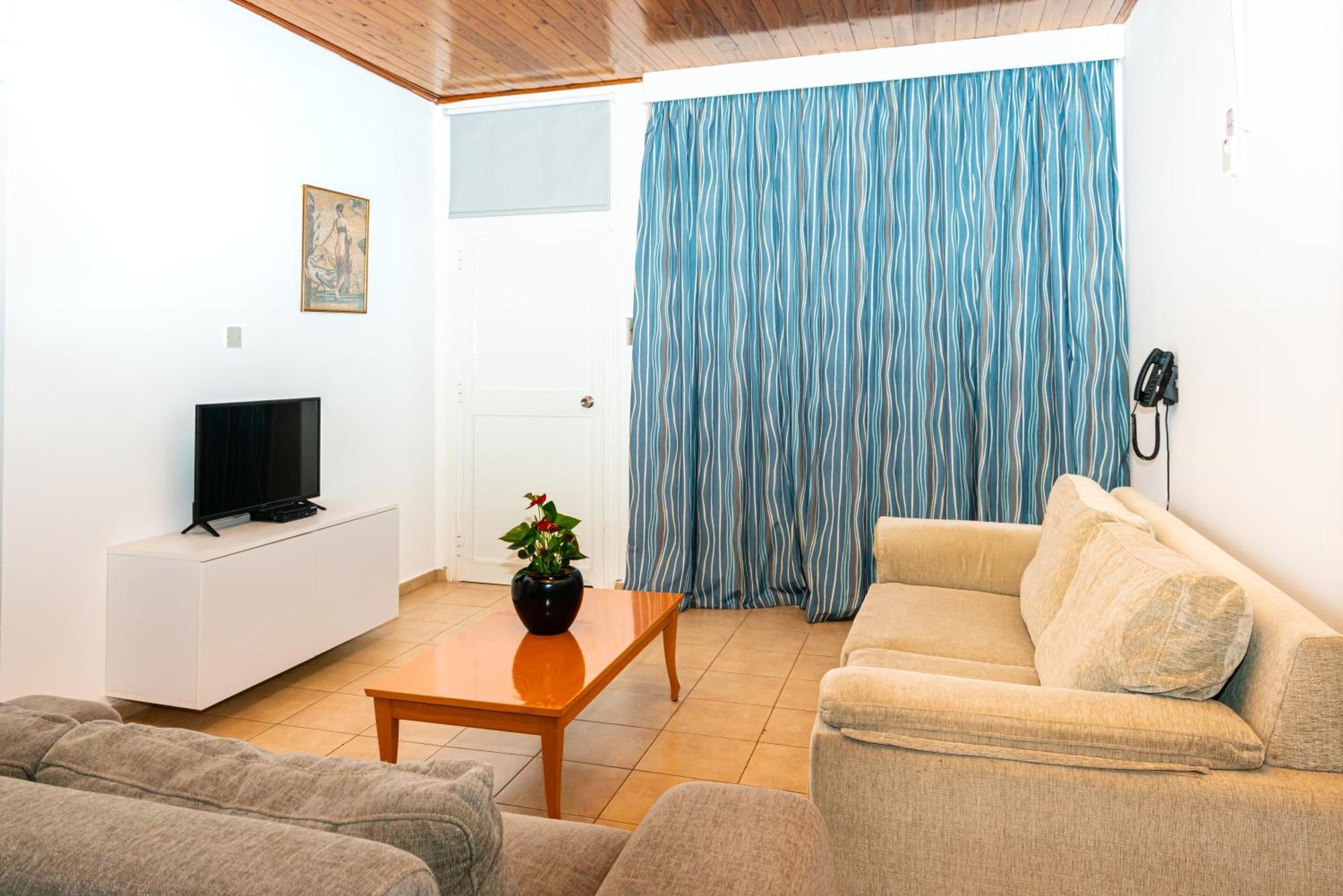 Helios 2 Apartment Paphos Exterior photo
